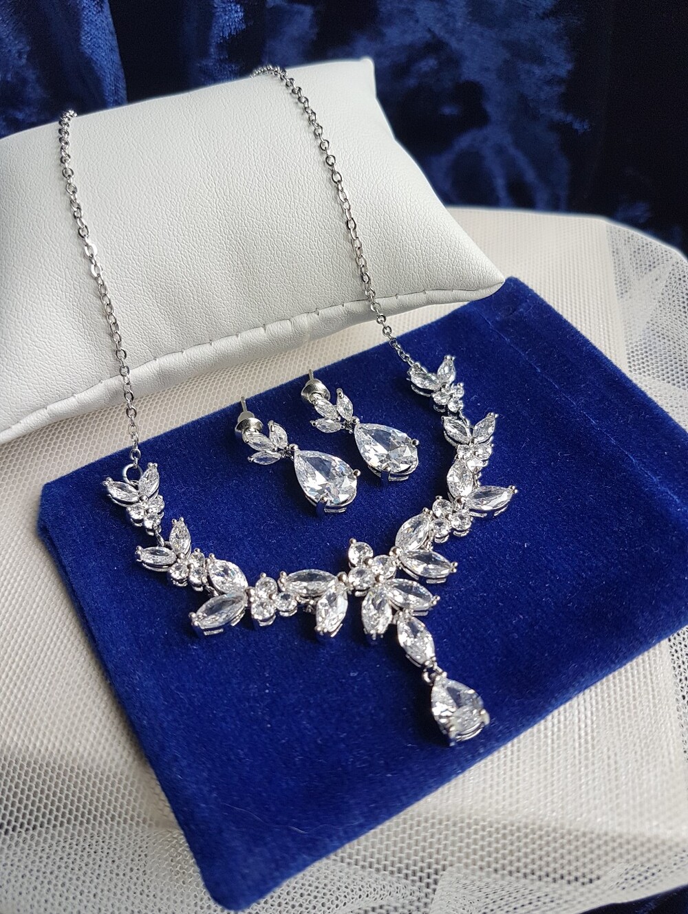 Swarovski Elements Platinum Marquis Teardrop Leaf Chain Necklace & Earrings SET - Picture 6 of 14
